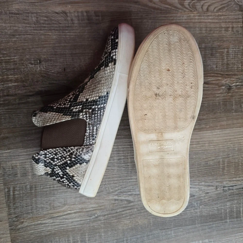 Coconuts by Matisse Womens Snakeskin Print‎ Slip On Sneakers Brown Tan Size 9.5